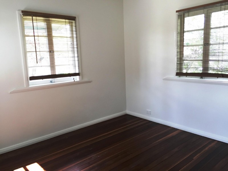 17 Captain Street, Holland Park QLD 4121