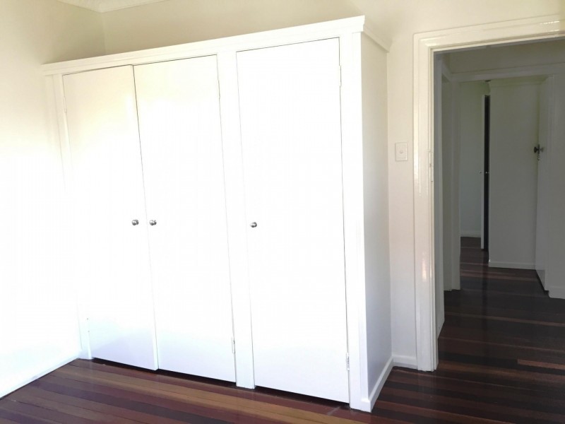 17 Captain Street, Holland Park QLD 4121