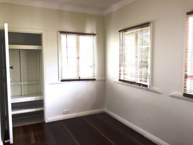 17 Captain Street, Holland Park QLD 4121