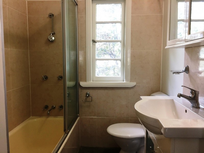 17 Captain Street, Holland Park QLD 4121