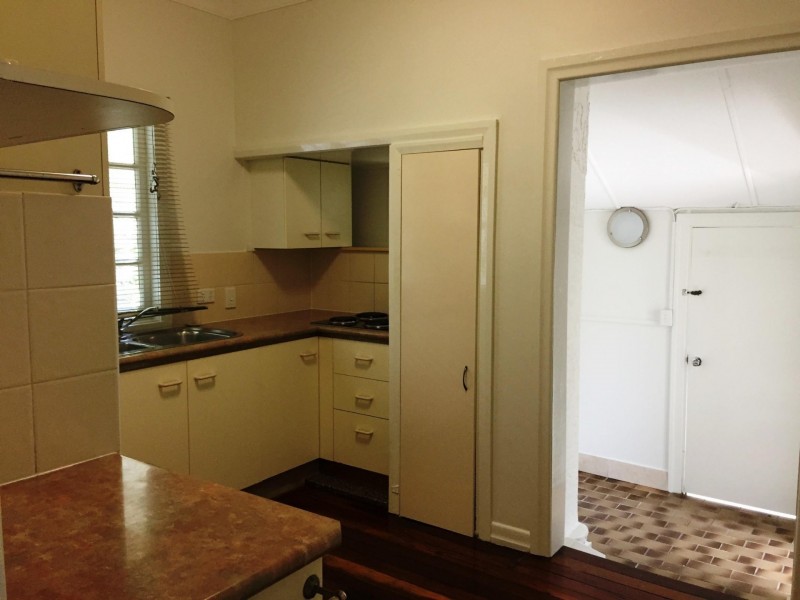 17 Captain Street, Holland Park QLD 4121