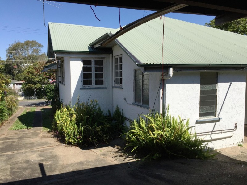 17 Captain Street, Holland Park QLD 4121