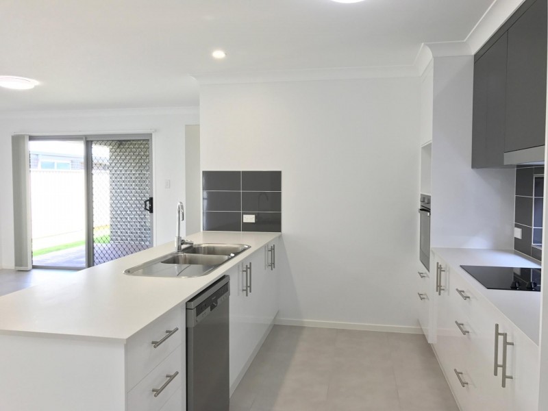 5 Kubler Crescent, Redland Bay QLD 4165