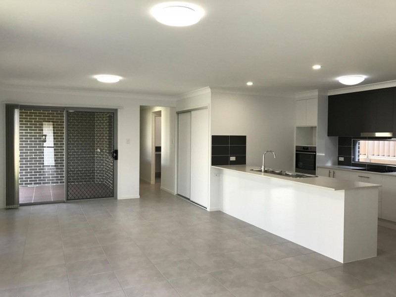 5 Kubler Crescent, Redland Bay QLD 4165