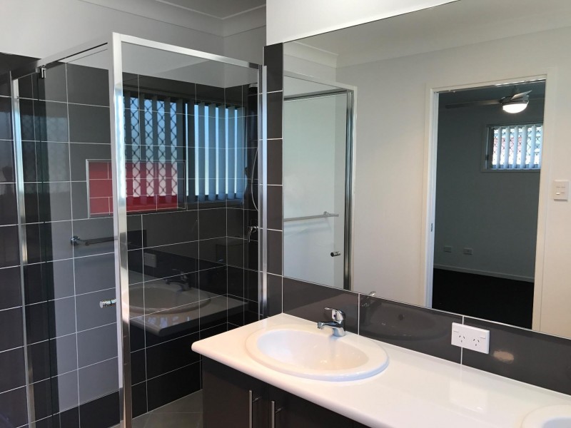 5 Kubler Crescent, Redland Bay QLD 4165
