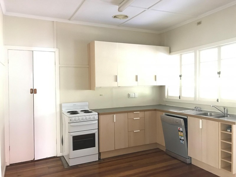 54 Coonara Street, Holland Park QLD 4121