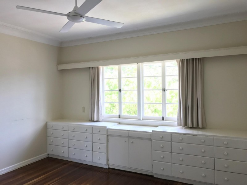 54 Coonara Street, Holland Park QLD 4121