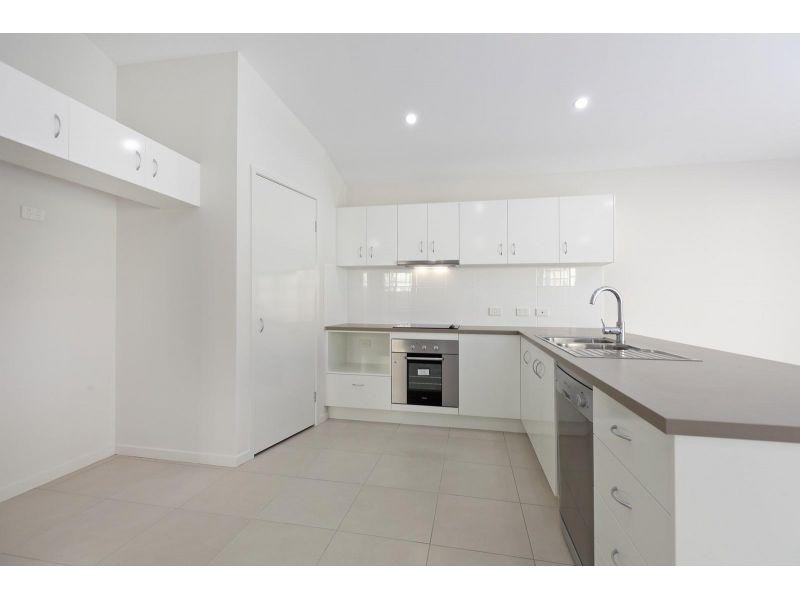 8 Patterson Street, Wynnum QLD 4178