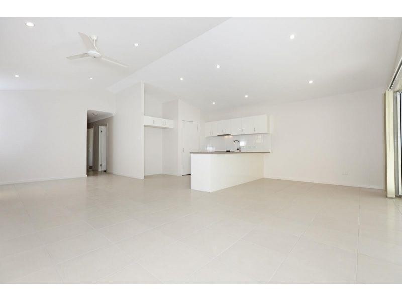 8 Patterson Street, Wynnum QLD 4178