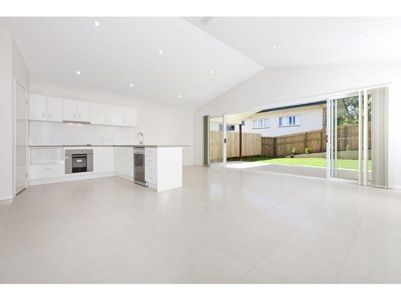 8 Patterson Street, Wynnum QLD 4178