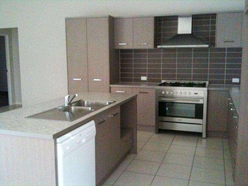 15 Ebony Street, Redland Bay QLD 4165