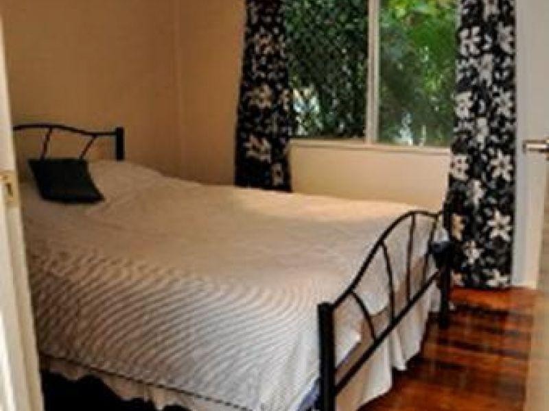 1 Axholme Street, Brighton QLD 4017