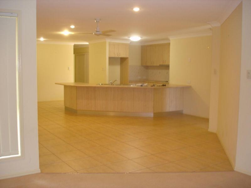 2 Williams Street, Wakerley QLD 4154