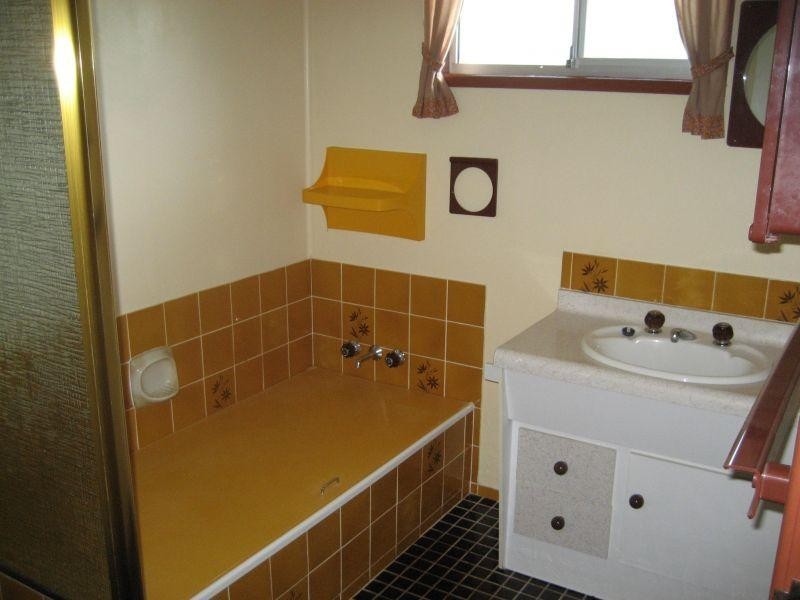 2 Tina, Redland Bay QLD 4165