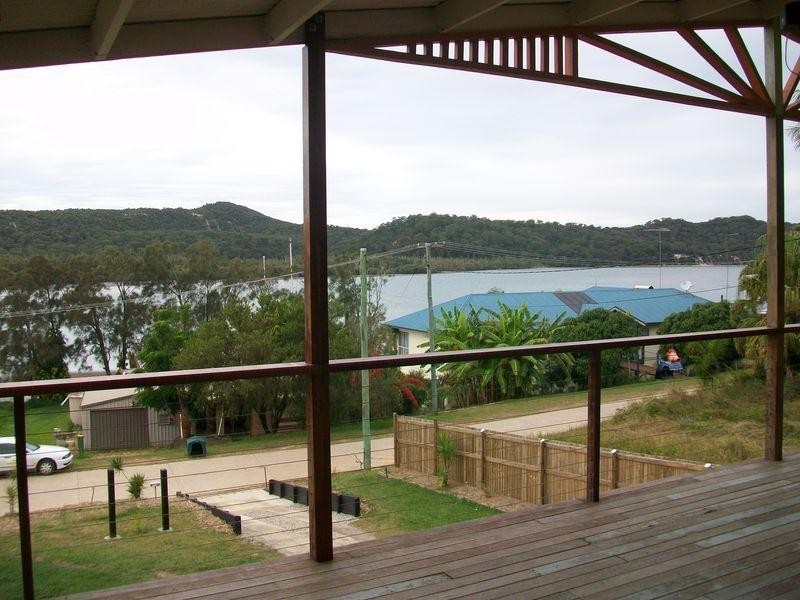 82 Wahine Drive, Russell Island QLD 4184