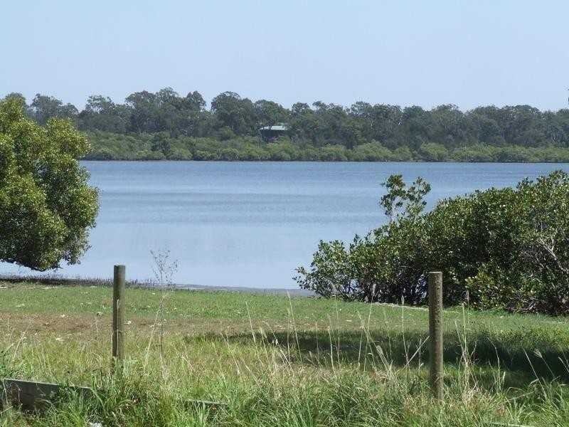 5 Thompson Esplanade, Russell Island QLD 4184