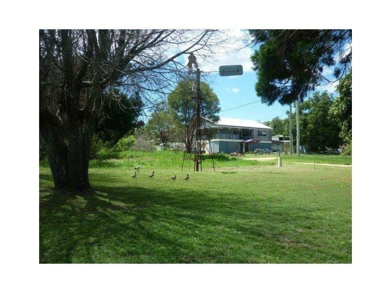 33 Mark Rd, Russell Island QLD 4184