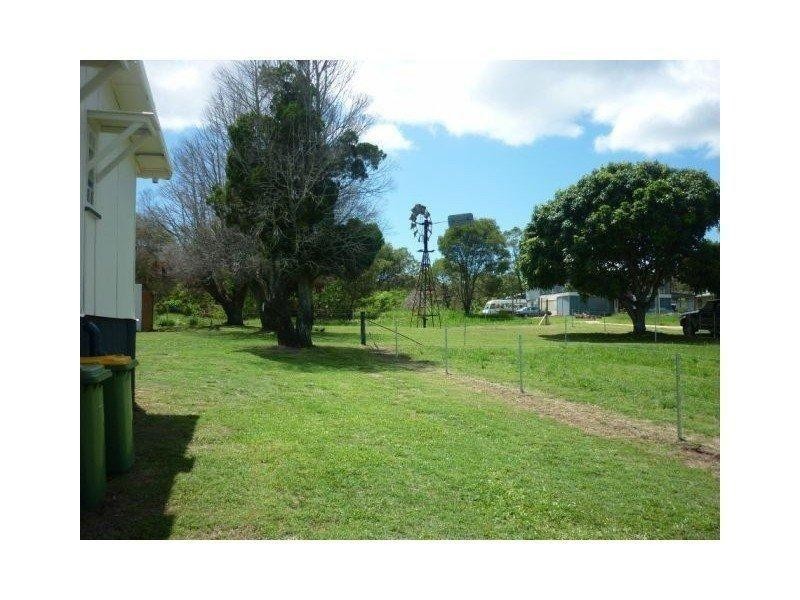 33 Mark Rd, Russell Island QLD 4184