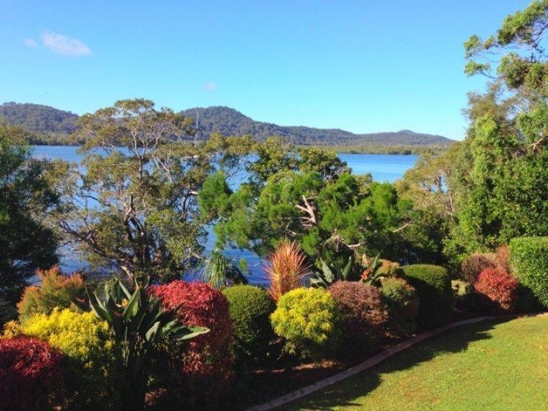 14 OASIS DRIVE, Russell Island QLD 4184