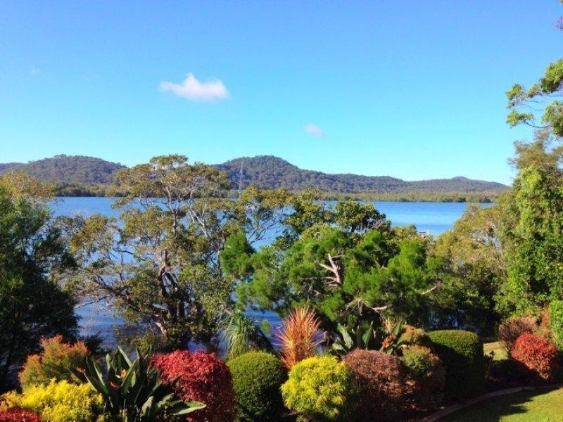 14 OASIS DRIVE, Russell Island QLD 4184