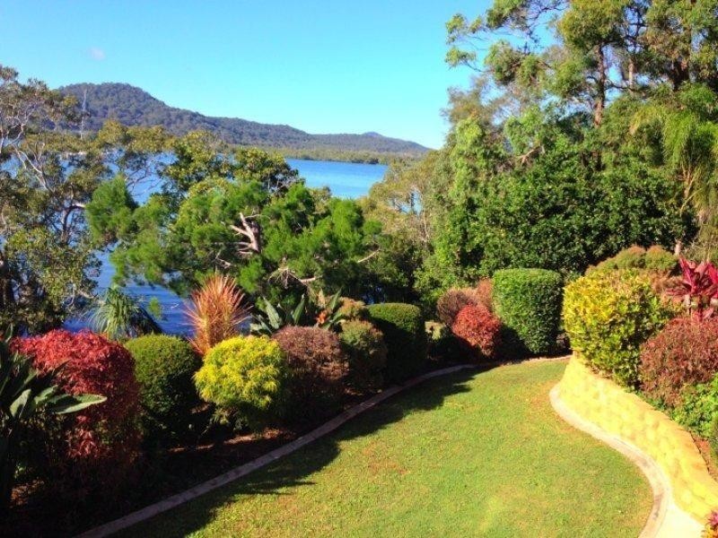 14 OASIS DRIVE, Russell Island QLD 4184