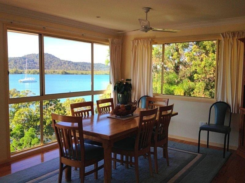 14 OASIS DRIVE, Russell Island QLD 4184