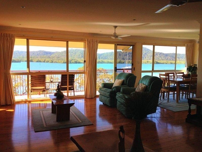 14 OASIS DRIVE, Russell Island QLD 4184