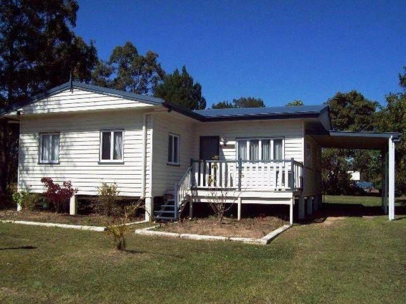 4 GLEN STREET, Macleay Island QLD 4184