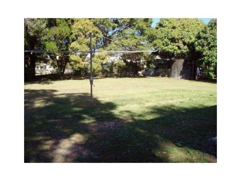 4 GLEN STREET, Macleay Island QLD 4184