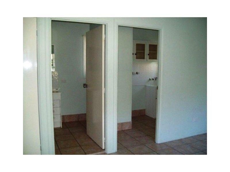 4 GLEN STREET, Macleay Island QLD 4184