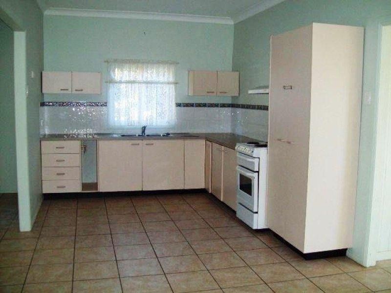 4 GLEN STREET, Macleay Island QLD 4184