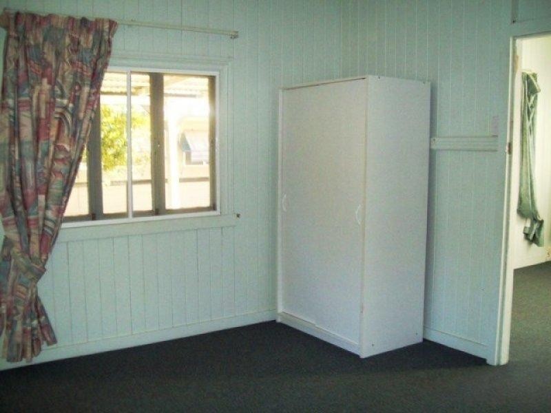 4 GLEN STREET, Macleay Island QLD 4184