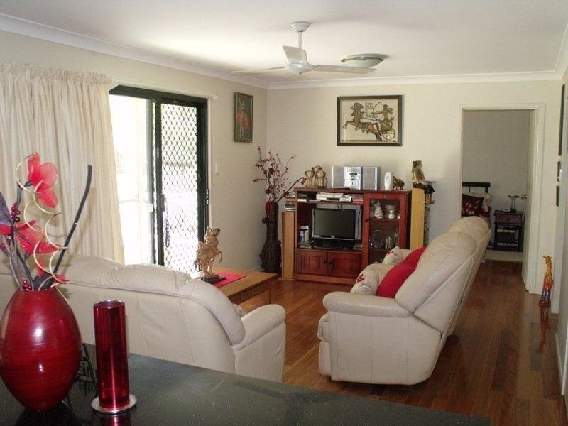 17 Cook Ave, Russell Island QLD 4184
