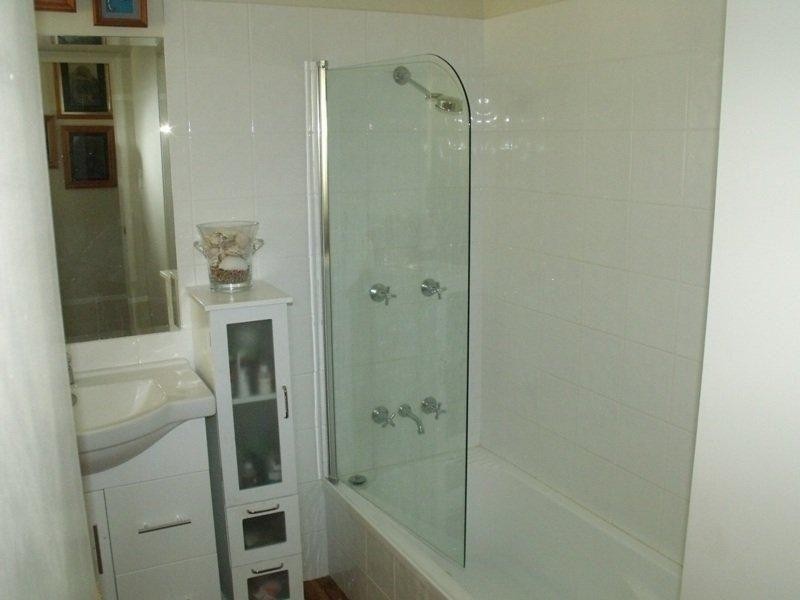 17 Cook Ave, Russell Island QLD 4184