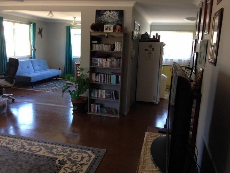 16 Sapphire Street, Russell Island QLD 4184