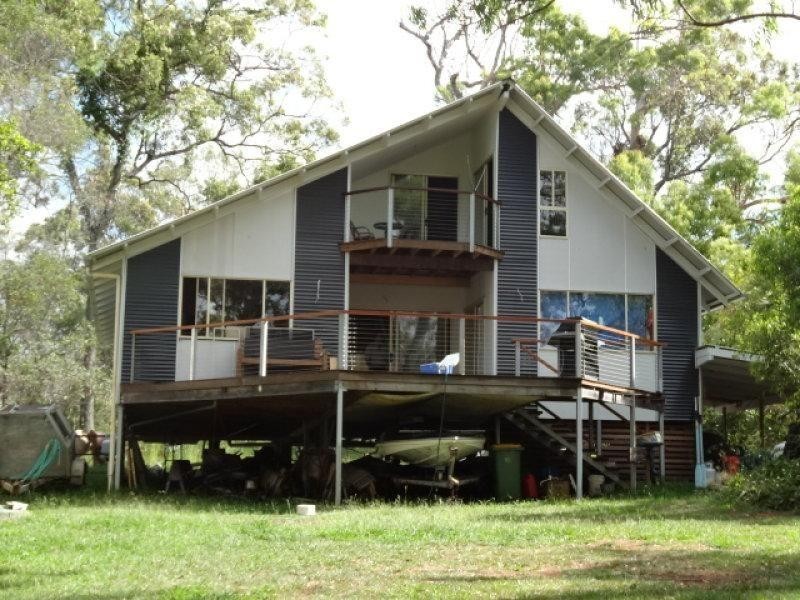 36 Blue Bay Cres, Macleay Island QLD 4184