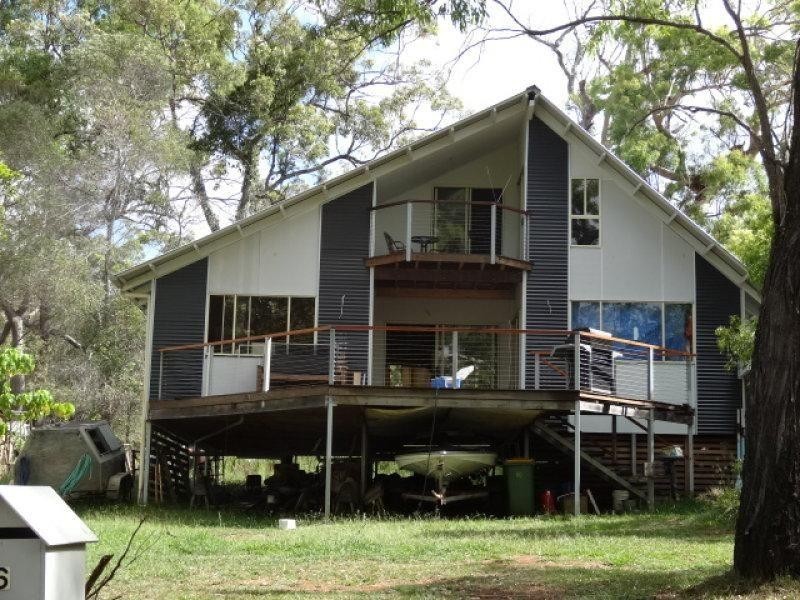 36 Blue Bay Cres, Macleay Island QLD 4184