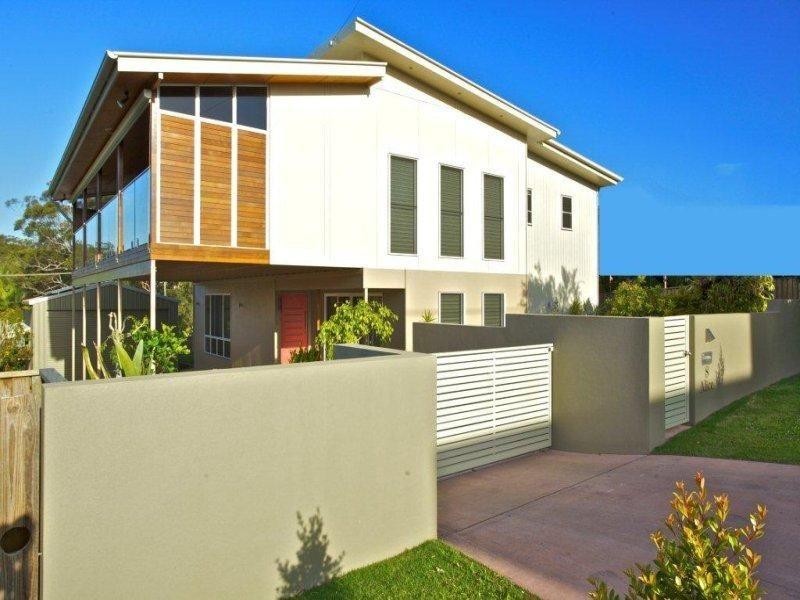 8 Alice St, Russell Island QLD 4184