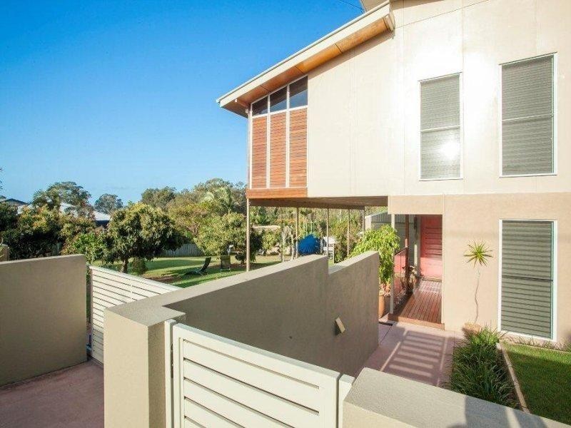 8 Alice St, Russell Island QLD 4184