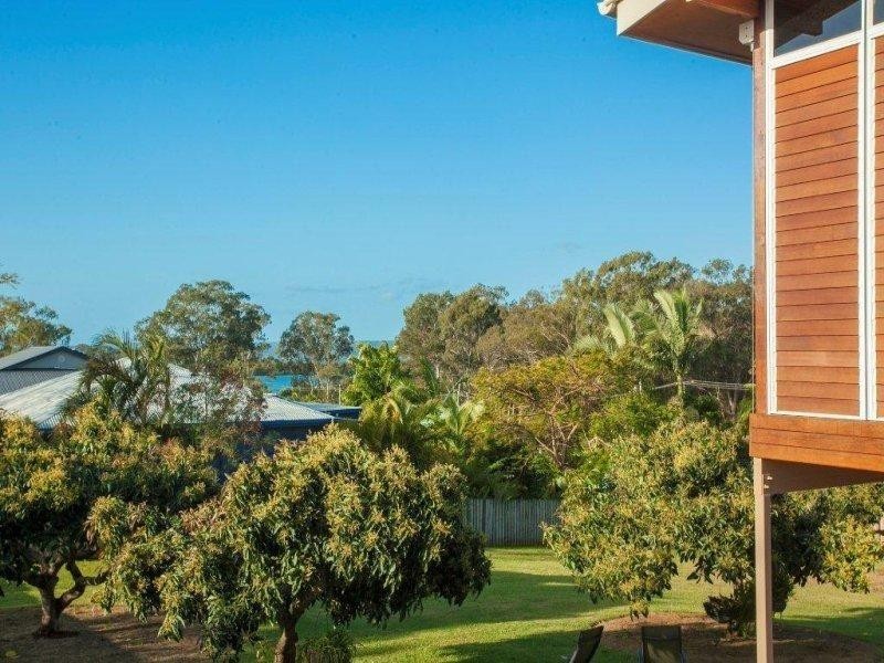 8 Alice St, Russell Island QLD 4184