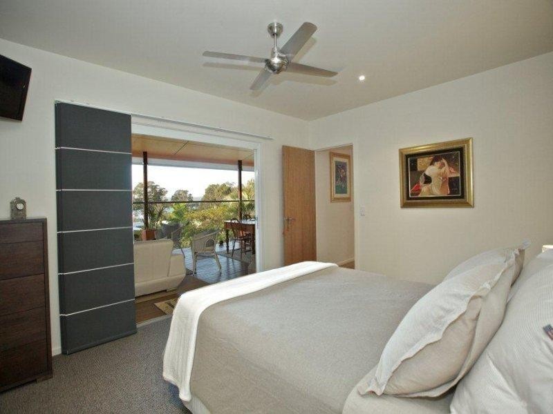 8 Alice St, Russell Island QLD 4184