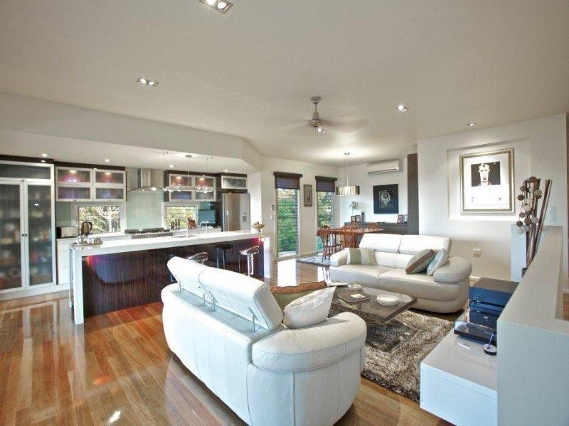 8 Alice St, Russell Island QLD 4184