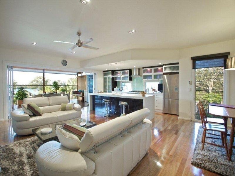 8 Alice St, Russell Island QLD 4184