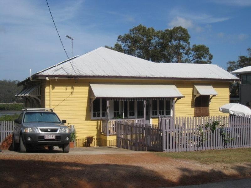 4 Leichhardt Tce, Russell Island QLD 4184