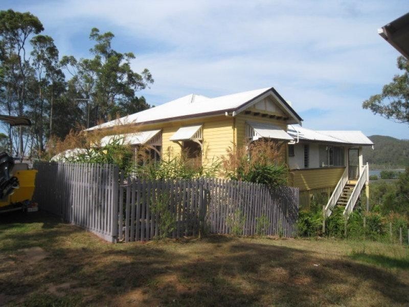 4 Leichhardt Tce, Russell Island QLD 4184