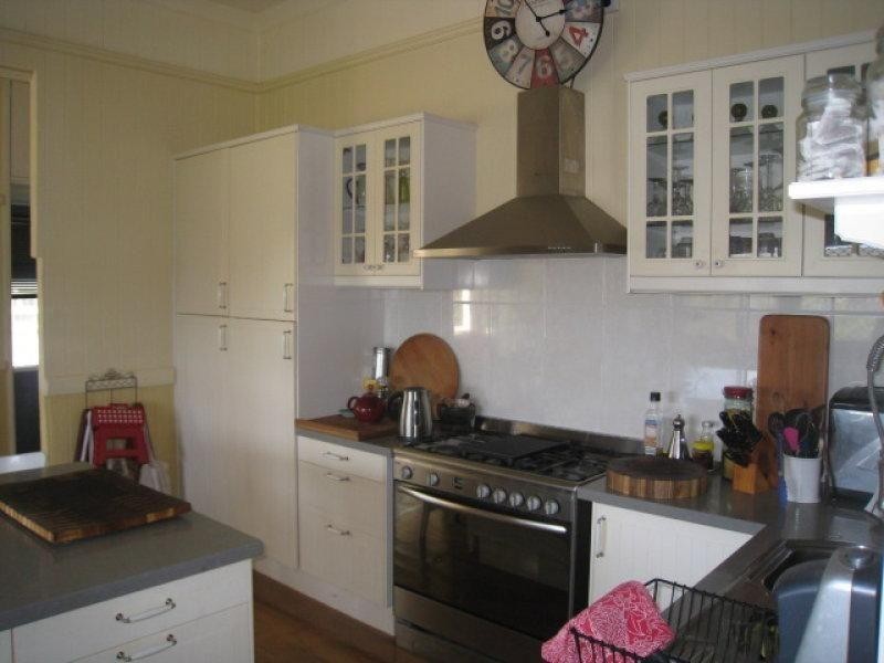 4 Leichhardt Tce, Russell Island QLD 4184