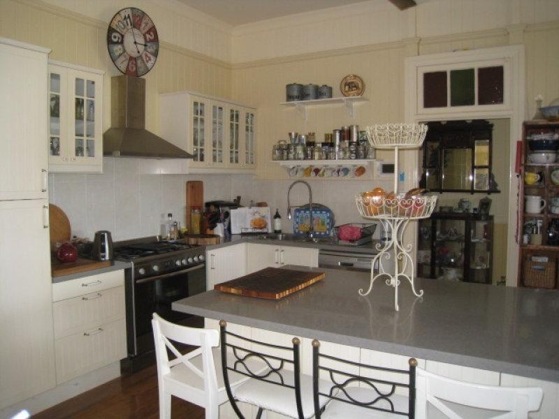 4 Leichhardt Tce, Russell Island QLD 4184