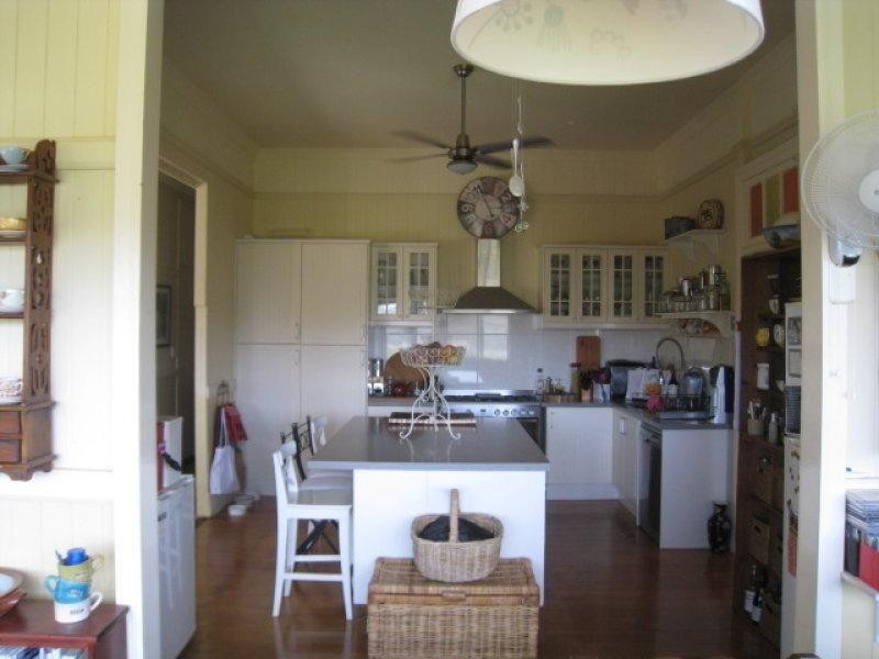 4 Leichhardt Tce, Russell Island QLD 4184