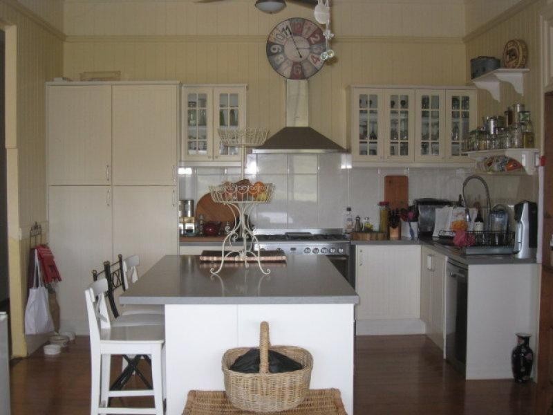 4 Leichhardt Tce, Russell Island QLD 4184