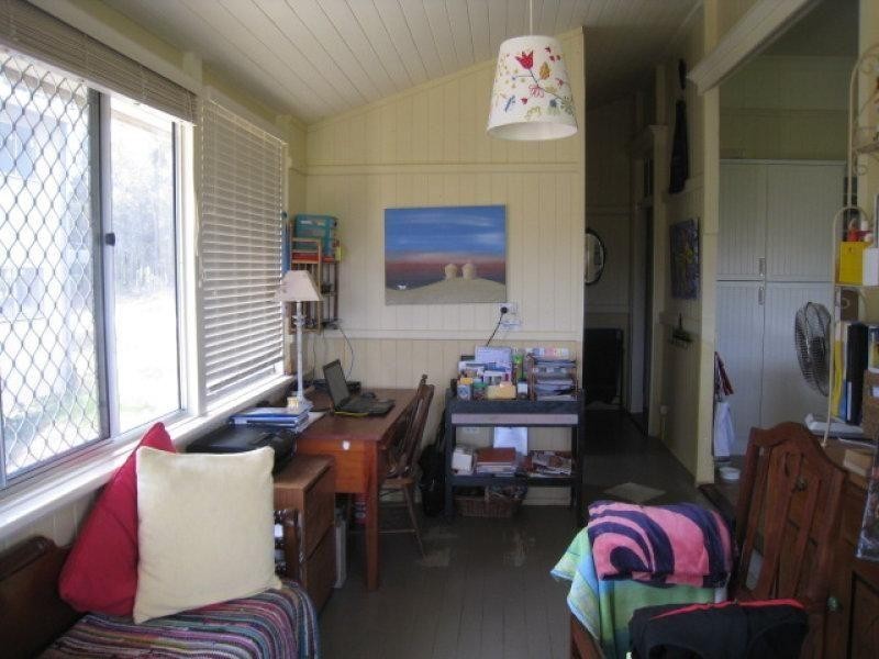 4 Leichhardt Tce, Russell Island QLD 4184